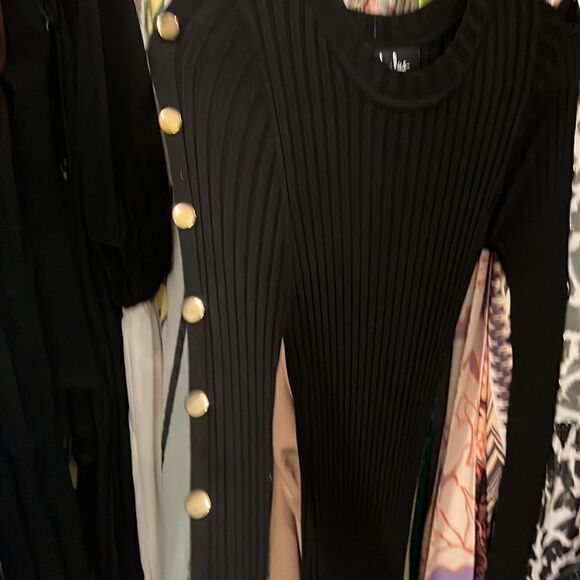 Lulus long sleeve black ribbed dress with gold button details, sz Small, new - Picture 2 of 3